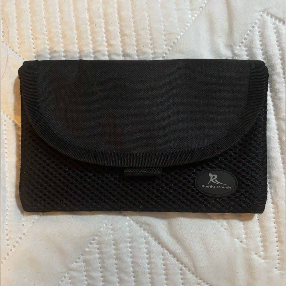 Black magnetic Buddy Pouch